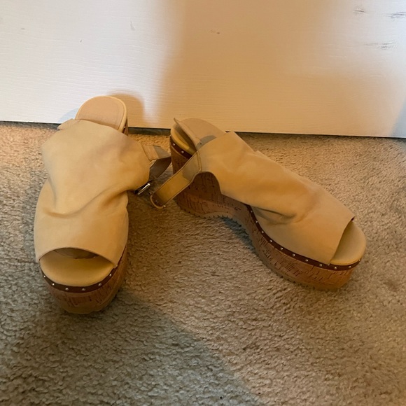Chinese Laundry Wedges - Picture 1 of 3